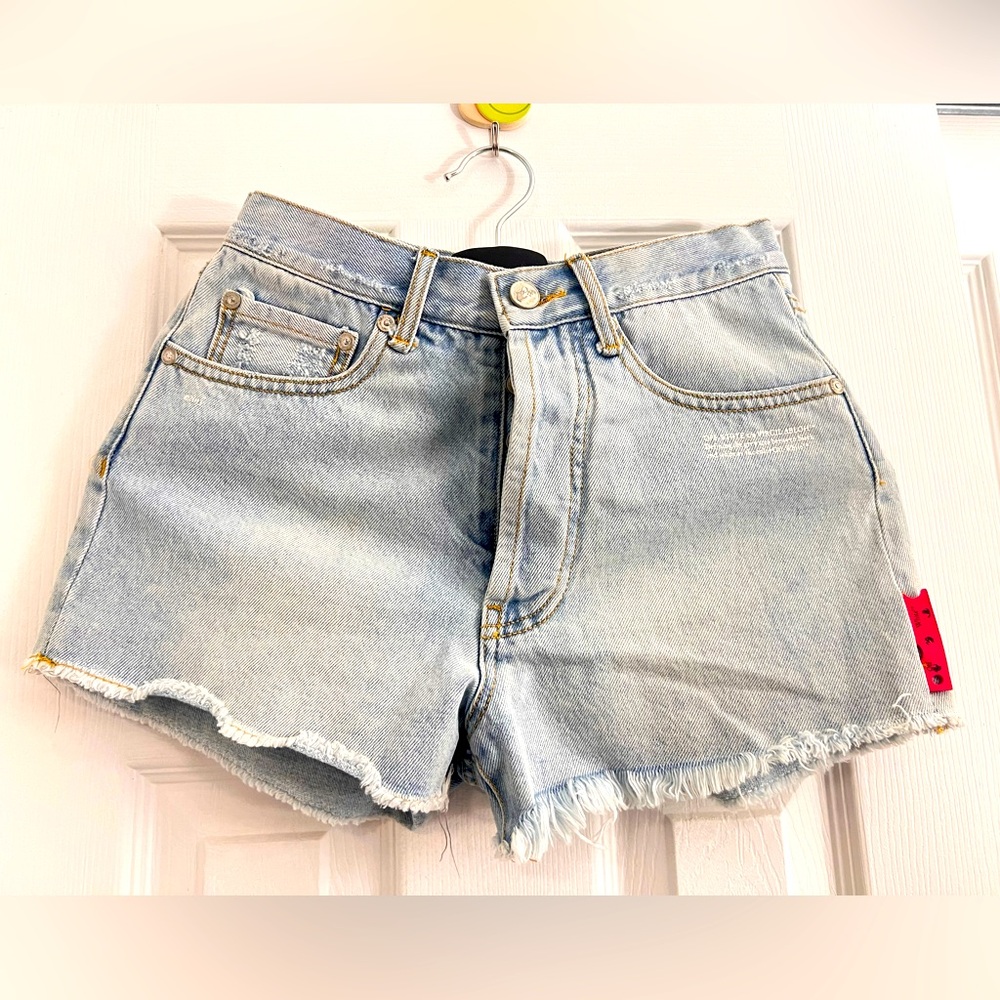 Off-white shorts. Size XXS, US 0. New never worn.